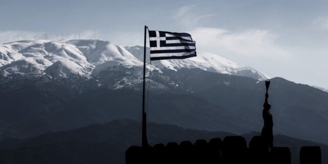 Στα λευκά η χώρα – Παραμένουν αποκλεισμένα χωριά στα ορεινά – Που χρειάζονται αλυσίδες