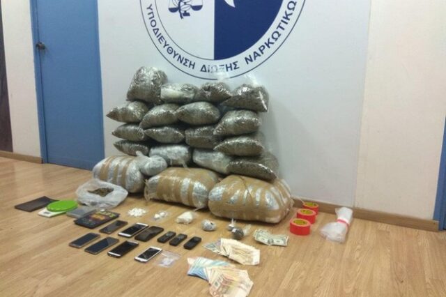 Εξαρθρώθηκε σπείρα που διακινούσε κάνναβη και κοκαΐνη