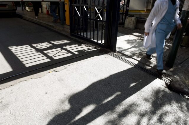 Νάουσα: Πατέρας ξυλοκόπησε παιδίατρο και του έσπασε το πόδι