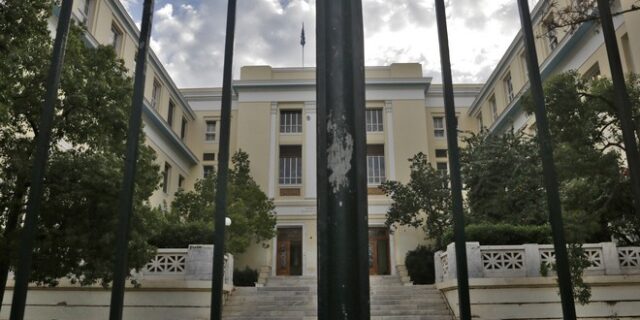 Κατάληψη στο Οικονομικό Πανεπιστήμιο Αθηνών- Άγνωστοι έδιωξαν προσωπικό και φοιτητές