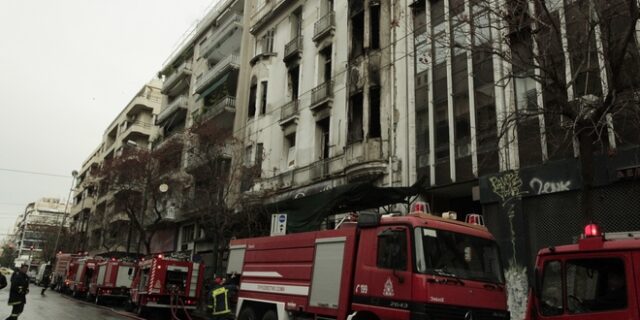 Υπό έλεγχο η φωτιά σε ακατοίκητο κτίριο επί της οδού Πατησίων