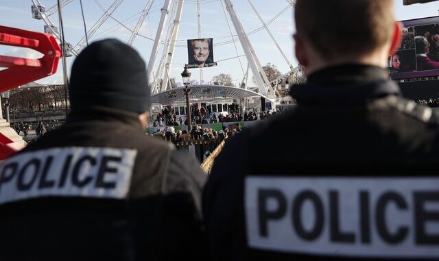Γαλλία: 24 αστυνομικοί και δύο εκπαιδευμένοι σκύλοι ‘ξετρύπωσαν’ 7γρ. χασίς
