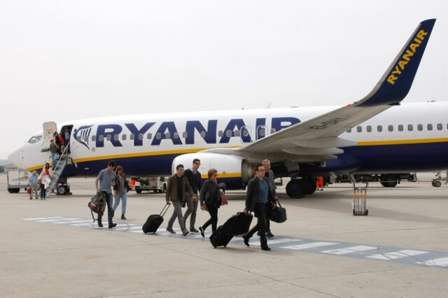 Ryanair: Κλείνει την βάση στα Χανιά – Μειώνει τις πτήσεις της Αθήνας