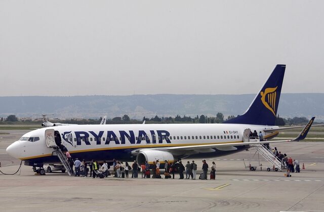 Ryanair: Κίνδυνος για απεργία παραμονές Χριστουγέννων