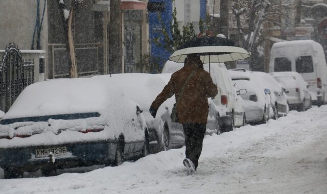 Χειμωνιάζει απότομα: Έρχονται χιόνια και στα πεδινά