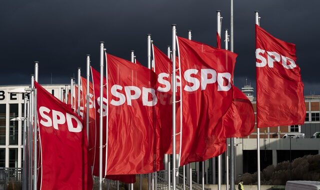 Γερμανία: Χιονοστιβάδα αντιδράσεων στο SPD για τον μεγάλο συνασπισμό