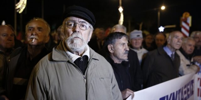 Συγκέντρωση συνταξιούχων στο Σύνταγμα- Σημειωτόν η κυκλοφορία στο κέντρο