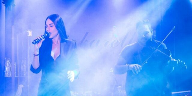 Η Γιούλη Τάσσου κάνει την ‘Barbarella’ να τραγουδάει στο ρυθμό της