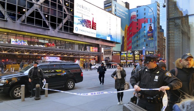 Δολοφονία στην Times Square: Πυροβόλησε άνδρα στο κεφάλι και διέφυγε