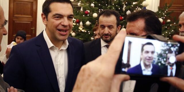 ‘Είναι δίκαιο και μας αξίζει’ – Το μήνυμα του πρωθυπουργού για τα Χριστούγεννα