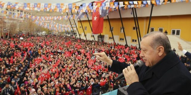 Τούρκοι στην Ελλάδα: Ζωές γεμάτες φόβο στην Τουρκία του Ερντογάν