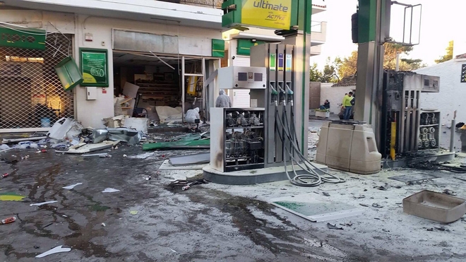 Έκρηξη σε βενζινάδικο στην Ανάβυσσο- Έβαλαν μασούρια δυναμίτιδας