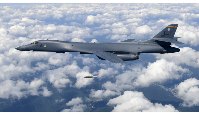 Επίδειξη δύναμης Τραμπ: Αμερικανικά βομβαρδιστικά πάνω από την Κορεατική Χερσόνησο