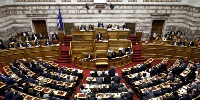 Με όλα τα “όπλα” στη Βουλή η κυβέρνηση