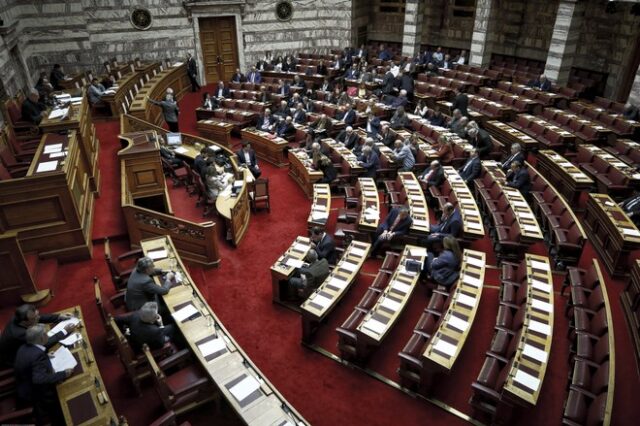 ‘Πυρά’ της αντιπολίτευσης για την πληθώρα υπουργικών τροπολογιών