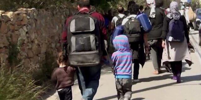 Μεταφορά 230 προσφύγων και μεταναστών από τη Χίο στον Πειραιά