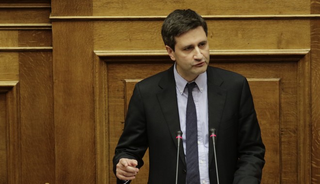 Κίνδυνο δημοσιονομικού εκτροχιασμού βλέπει ο Χουλιαράκης για το ‘εκλογικό’ 2019
