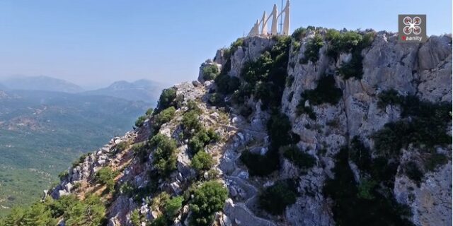 214 χρόνια μετά τον Χορό του Ζαλόγγου: Πτήση πάνω από τον ιστορικό βράχο