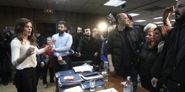 Μέλη του ΠΑΜΕ μπήκαν στο υπ. Εργασίας