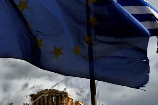 Handelsblatt: Αναβάθμιση και στο βάθος ελάφρυνση χρέους για την Ελλάδα