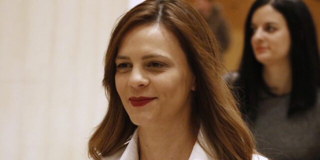 Αχτσιόγλου: Kεντρικός διαμορφωτής των αποφάσεων δεν θα είναι η οικονομική ελίτ αλλά η μεγάλη κοινωνική πλειοψηφία