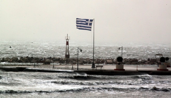 Από νεφώσεις σε βροχές και χιόνια στα ορεινά