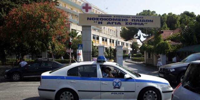 Διασωληνωμένο νοσηλεύεται το βρέφος από την φωτιά στην Πλατεία Αττικής