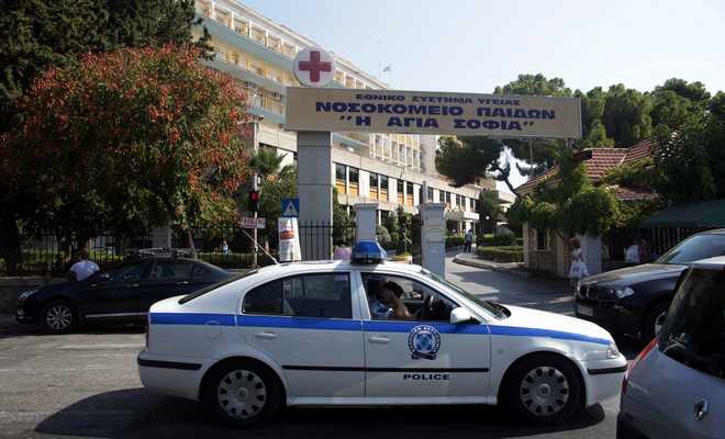 Διασωληνωμένο νοσηλεύεται το βρέφος από την φωτιά στην Πλατεία Αττικής