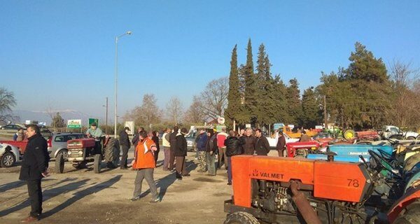 Μακεδονία: Αγρότες συγκεντρώνονται με τα τρακτέρ τους στην Κουλούρα