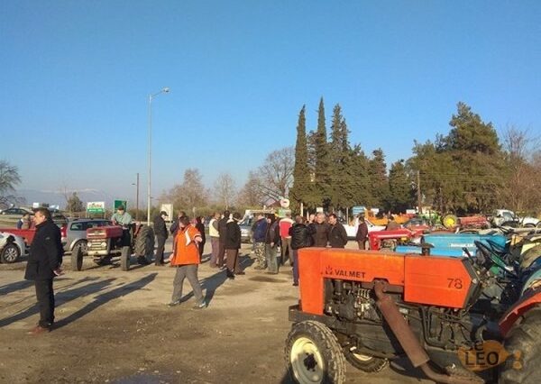 Μακεδονία: Αγρότες συγκεντρώνονται με τα τρακτέρ τους στην Κουλούρα
