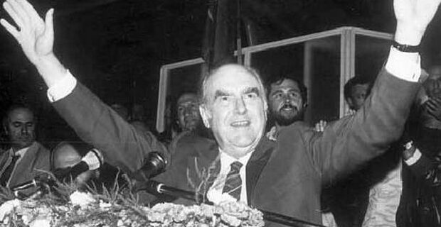 Οι επίσημοι και ανεπίσημοι ύμνοι των ελληνικών κομμάτων