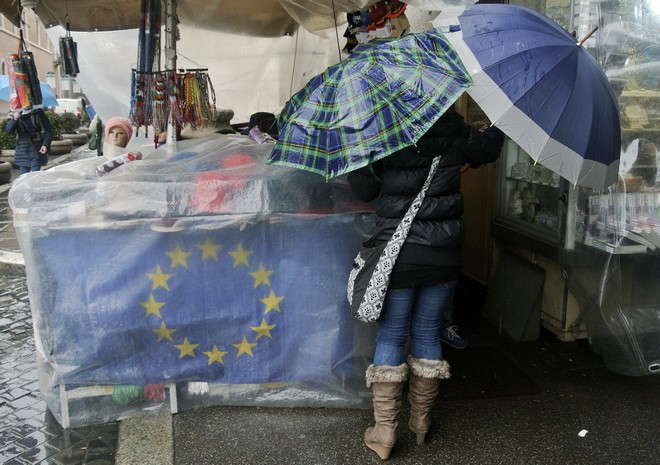 Bloomberg: Η ευρωζώνη μπορεί να αισιοδοξεί για το 2018, όχι όμως για μετά