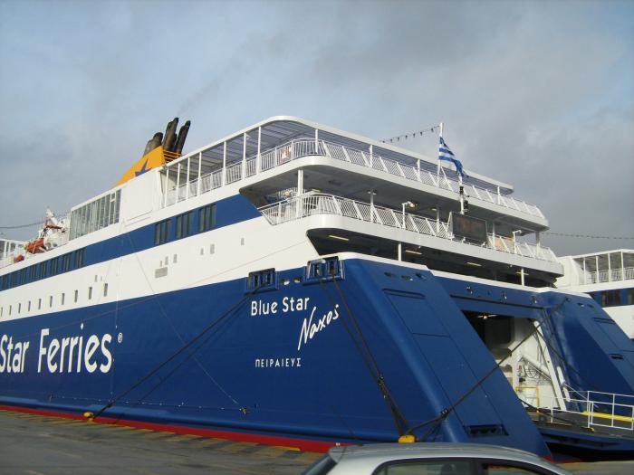 Επιβάτης του ‘Blue Star Naxos’ έπεσε στη θάλασσα βόρεια της Σύρου