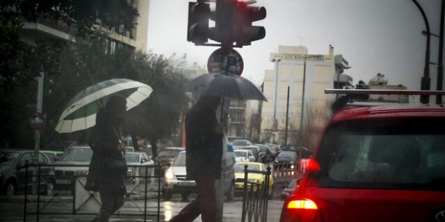 Καιρός: Ισχυρές καταιγίδες και νοτιάδες μέχρι 10 μποφόρ – Βελτίωση από Τετάρτη