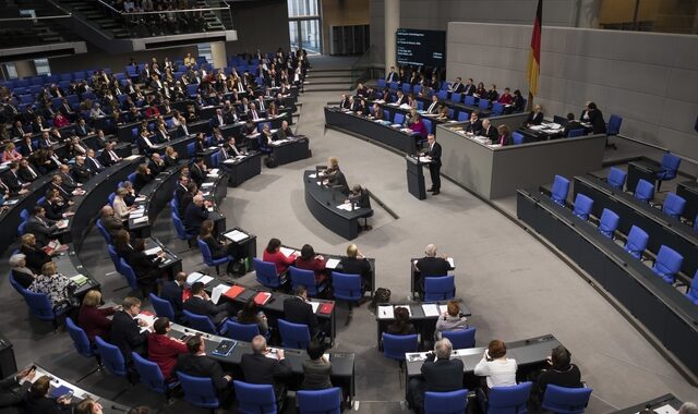 Γερμανία: Συμφωνία για το προσφυγικό φέρνει πιο κοντά τον “μεγάλο συνασπισμό”