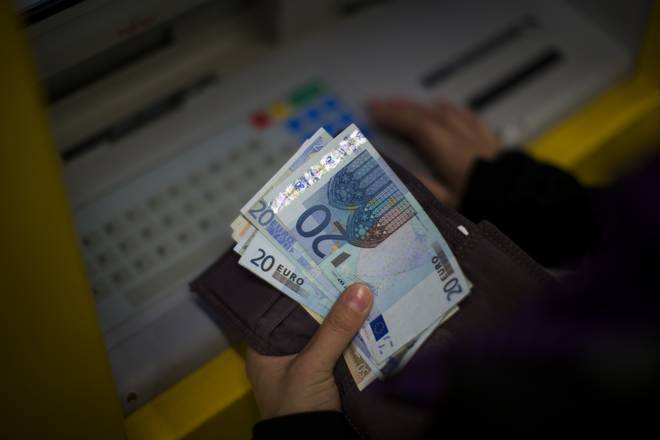Οι Γερμανοί προτιμούν ακόμα τα μετρητά