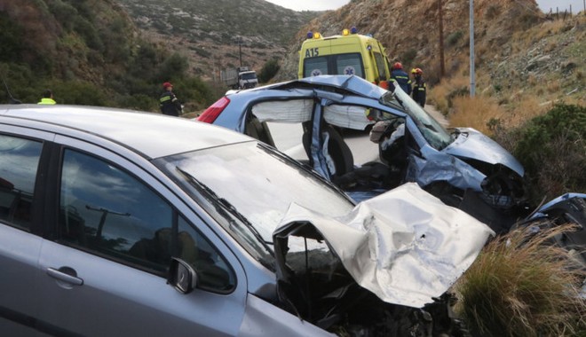 Πολύνεκρο τροχαίο στην Κρήτη: Μαζί κηδεύονται μάνα και κόρη – Μάχη για τη ζωή δίνει ο πατέρας