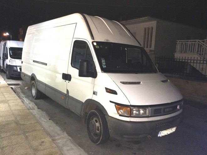 Συνελήφθη 29χρονη που οδηγούσε φορτηγό γεμάτο μετανάστες