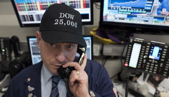 Ο Dow Jones έσπασε για πρώτη φορά το φράγμα των 25.000 μονάδων