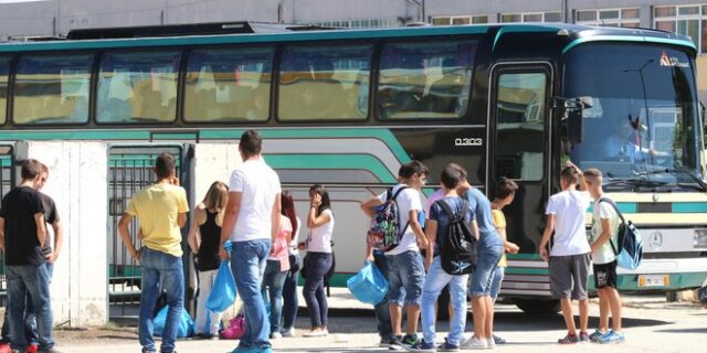 Υπουργείο Παιδείας στο News 24/7: Περιορίζονται αλλά δεν καταργούνται τα σχολικά ταξίδια στο εξωτερικό