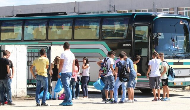 Υπουργείο Παιδείας στο News 24/7: Περιορίζονται αλλά δεν καταργούνται τα σχολικά ταξίδια στο εξωτερικό