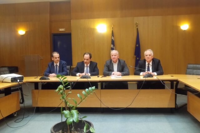 Δωρεά των ΕΛΠΕ για την αποκατάσταση των δρόμων σε Μάνδρα και Νέα Πέραμο