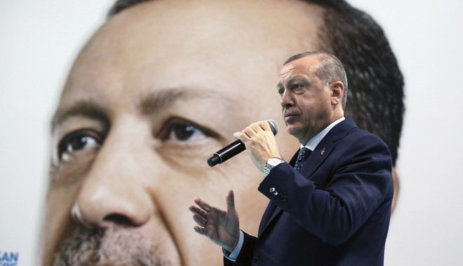 Ερντογάν: Δικαιολογημένες οι μαζικές συλλήψεις μετά την απόπειρα πραξικοπήματος