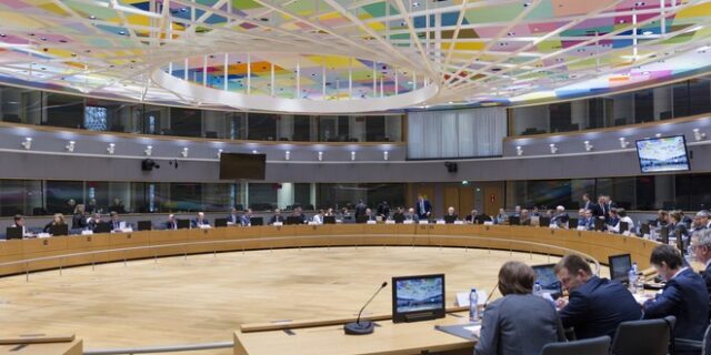 Live Blog: Τραπέζι για τρεις στη σημερινή συνεδρίαση του Eurogroup