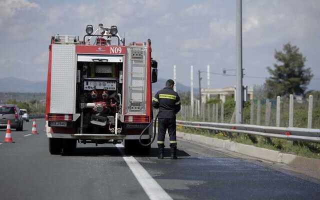 Στις φλόγες τυλίχτηκε τουριστικό λεωφορείο στην Εγνατία Οδό