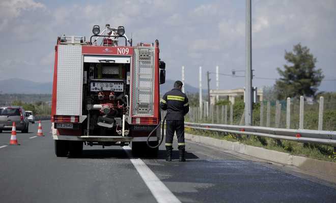Στις φλόγες τυλίχτηκε τουριστικό λεωφορείο στην Εγνατία Οδό