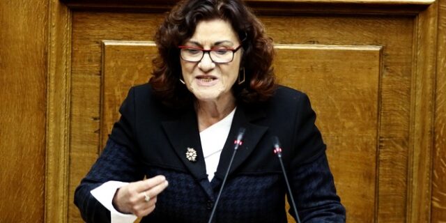 Κατηγορηματική διαβεβαίωση Φωτίου για άρση μειώσεων στα οικoγενειακά επιδόματα εντός 2018