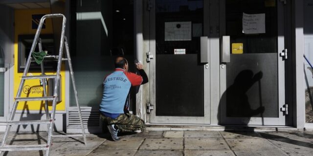 Ανάληψη ευθύνης από τους ‘Επαναστατικούς Πυρήνες Δράσης FAI/IRF’ για τα γκαζάκια στην Τράπεζα Πειραιώς
