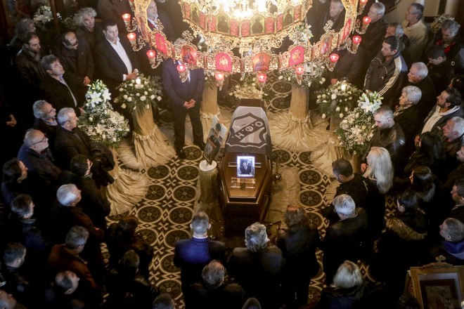 Στο ‘χωριό’ του στην Κρήτη κηδεύτηκε ο Ευγένιος Γκέραρντ