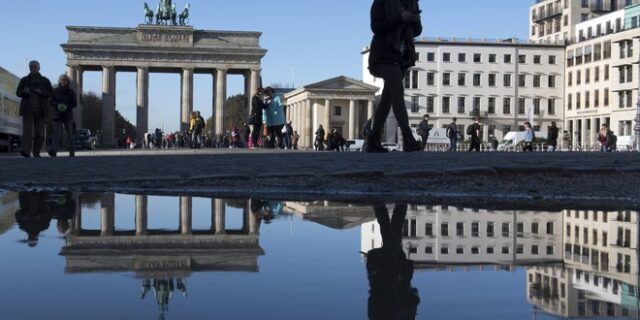 Handelsblatt: 290 δισ. ευρώ εξοικονόμησε η Γερμανία λόγω κρίσης